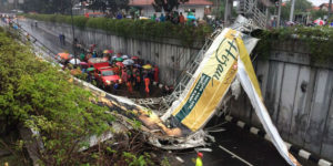 Tiga Orang Meninggal Dunia Akibat Tertimpa JPO Pasar Minggu Jakarta Selatan
