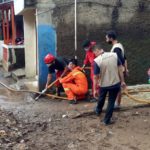 Peduli Banjir, BAZNAS (BAZIS) Provinsi DKI Jakarta Lakukan Aksi Bersih Bareng Warga